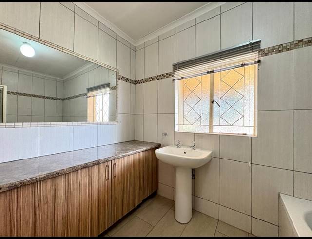 3 BEDROOM HOUSE FOR SALE IN SONNEVELD
